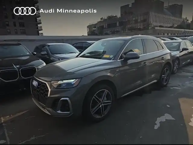 2023 Audi Q5 55 e Premium Plus's photo