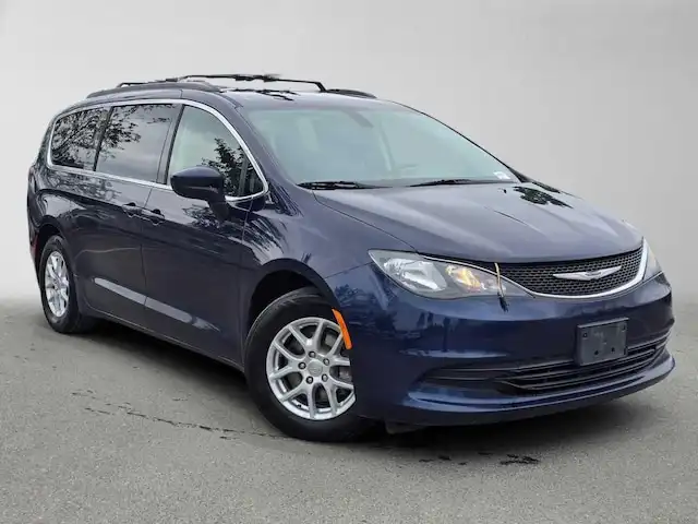 2020 Chrysler Voyager LXI's photo