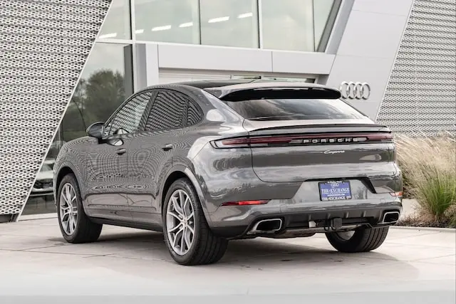 2025 Porsche Cayenne Base photo 5