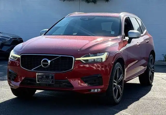 2019 Volvo XC60 T6 R-Design AWD's photo