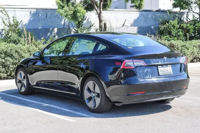 2023 Tesla Model 3 Base photo 4
