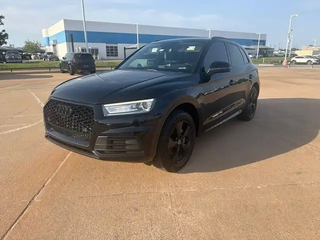 2020 Audi Q5 45 Titanium quattro S tronic Premium's photo