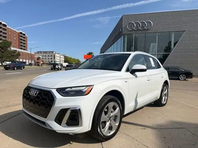 2023 Audi Q5 45 Premium Plus's photo
