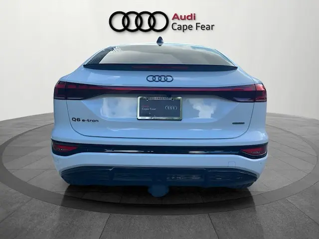 2027 Audi Q6 Sportback e-tron Premium Plus quattro photo 4