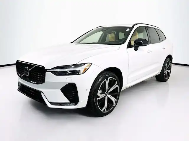 2024 Volvo XC60 B5 Ultimate Dark Theme AWD's photo