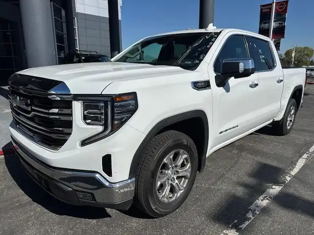 2025 GMC Sierra SLT 2WD Crew Cab Short Box's photo