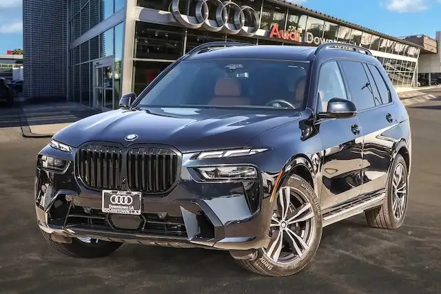 2023 BMW X7 xDrive40i's photo