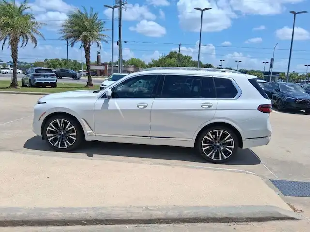 2024 BMW X7 xDrive40i's photo