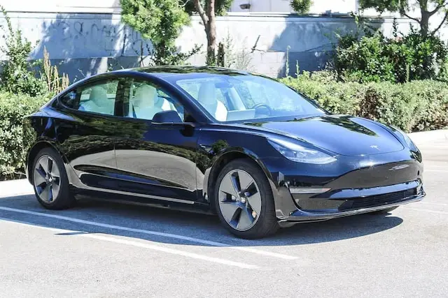 2023 Tesla Model 3 Base photo 3
