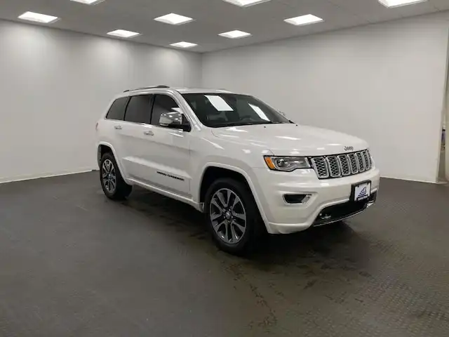 2017 Jeep Grand Cherokee Overland 4WD's photo
