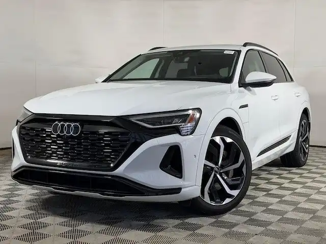 2024 Audi Q8 e-tron 114 kWh Prestige quattro 55's photo