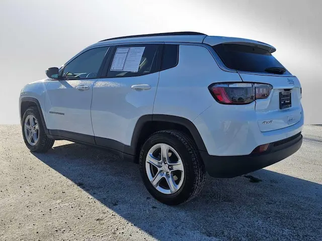 2024 Jeep Compass Latitude 4X4 photo 3
