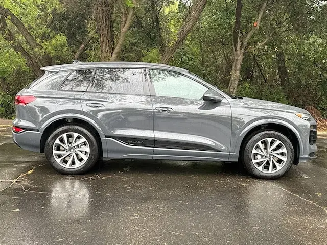 2027 Audi Q6 e-tron Premium quattro photo 3