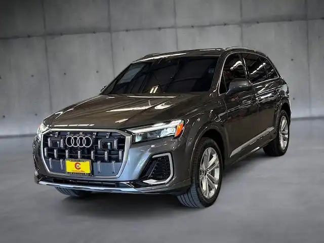 2025 Audi Q7 45 Premium quattro Tiptronic's photo
