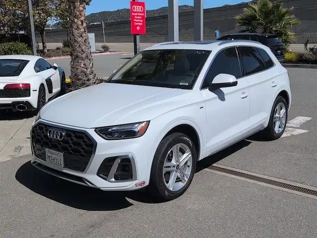 2024 Audi Q5 55 e Premium Plus's photo