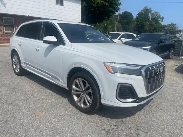 2025 Audi Q7 55 Premium Plus quattro Tiptronic's photo