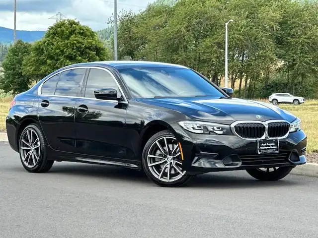 2020 BMW 3 Series 330i xDrive Sedan's photo