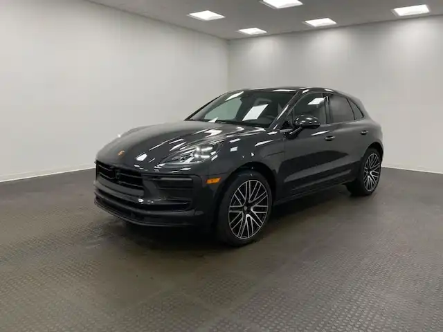 2025 Porsche Macan Base's photo