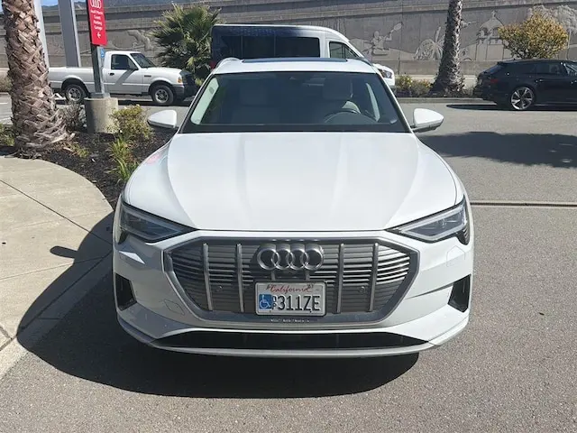 2019 Audi e-tron Premium Plus photo 3