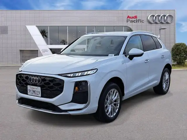 2026 Audi Q3 S line quattro's photo
