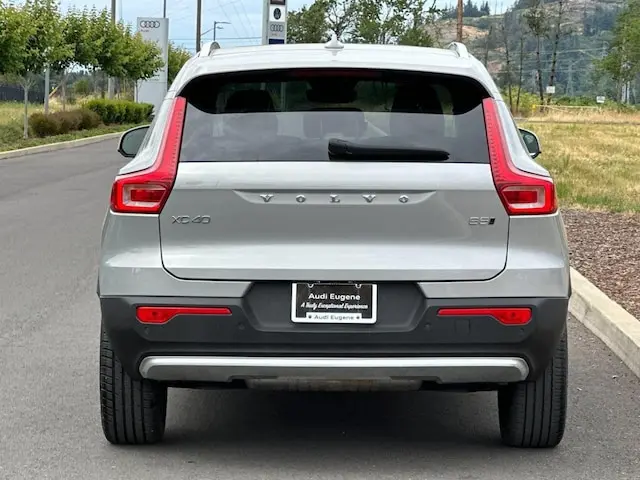 2024 Volvo XC40 B5 Plus Bright AWD photo 4