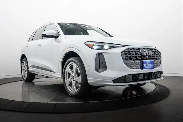2025 Audi Q5 40 Premium Plus's photo