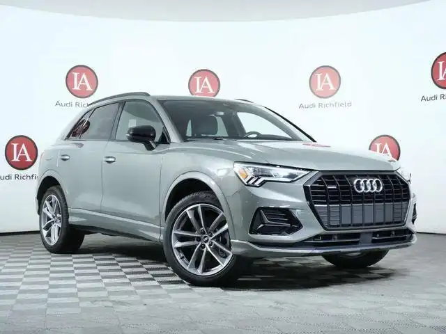 2022 Audi Q3 45 TFSI Quattro Komfort Tiptronic's photo