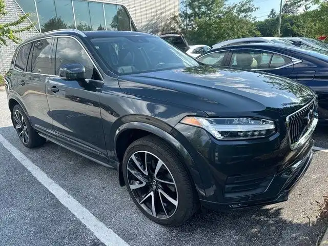 2021 Volvo XC90 T6 Momentum AWD's photo
