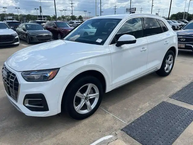 2022 Audi Q5 40 Premium's photo