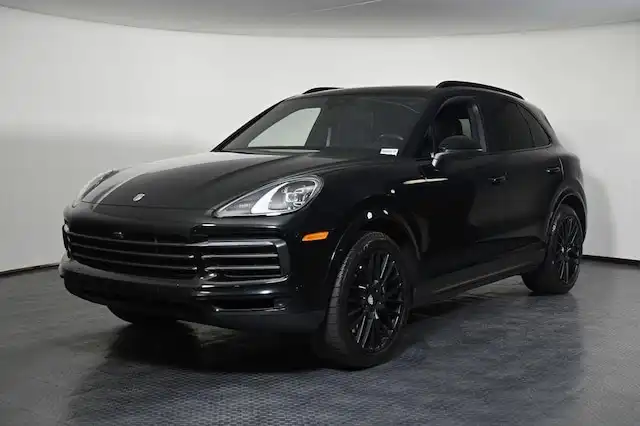 2023 Porsche Cayenne Platinum Edition's photo