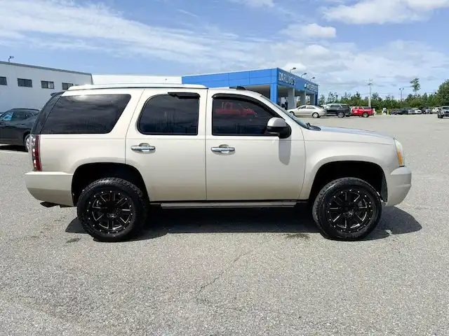 2007 GMC Yukon Denali's photo