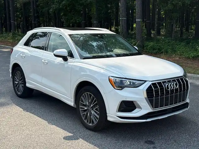 2022 Audi Q3 40 TFSI Premium quattro's photo