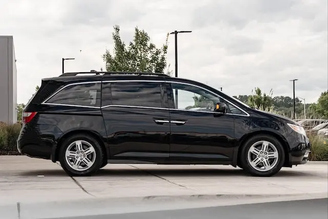 2013 Honda Odyssey Touring photo 3