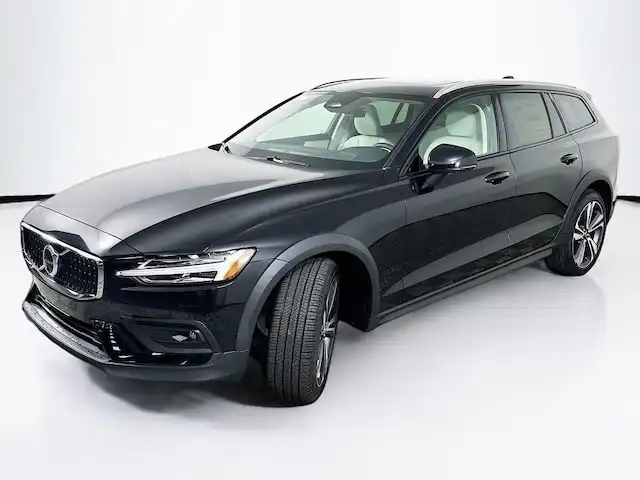 2026 Volvo V60 Cross Country B5 Plus AWD's photo