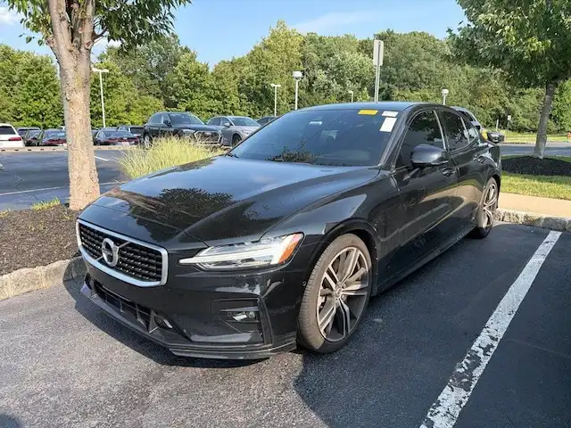 2020 Volvo S60 T6 R-Design AWD's photo