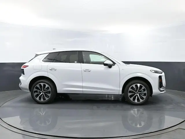 2026 Audi Q3 S Line quattro photo 4