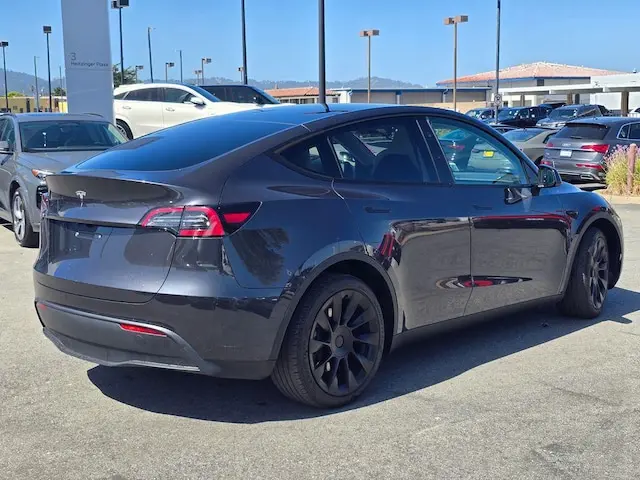 2025 Tesla Model Y Long Range Rear Wheel Drive photo 4