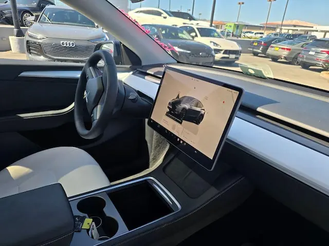2025 Tesla Model Y Long Range Rear Wheel Drive photo 5