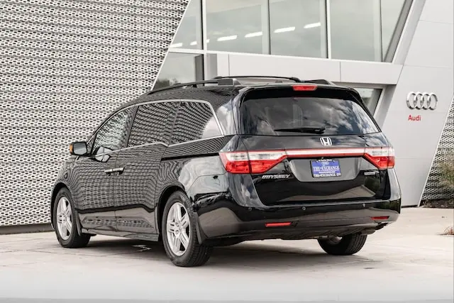 2013 Honda Odyssey Touring photo 5
