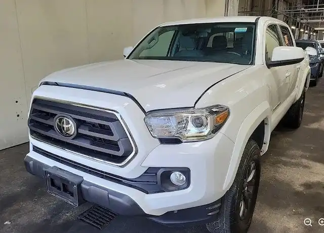2023 Toyota Tacoma SR5 Double Cab 4WD V6 Auto Short Bed's photo