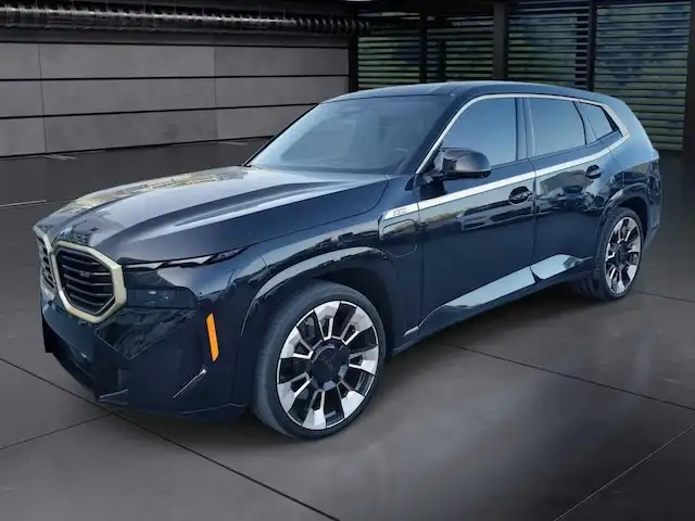 2023 BMW XM Base's photo