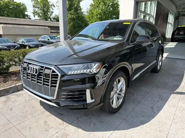 2023 Audi Q7 55 Premium quattro Tiptronic's photo