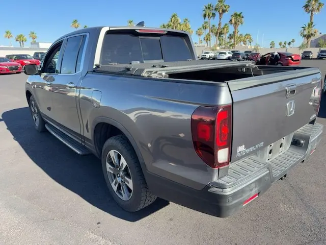 2017 Honda Ridgeline RTL-E AWD photo 3
