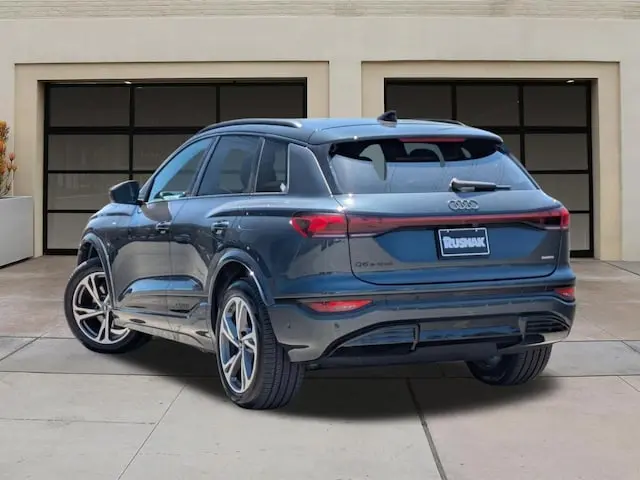 2027 Audi Q6 e-tron Premium Plus quattro photo 3
