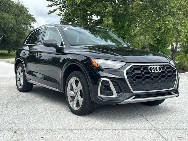 2023 Audi Q5 45 Premium Plus's photo