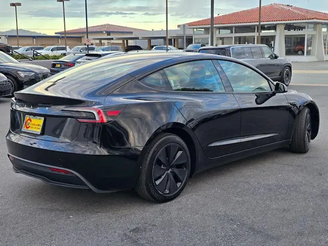 2025 Tesla Model 3 Long Range photo 4