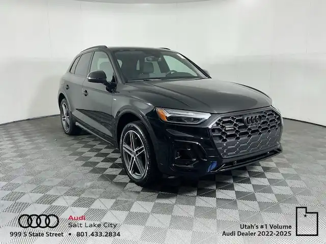 2025 Audi Q5 55 e Premium Plus's photo