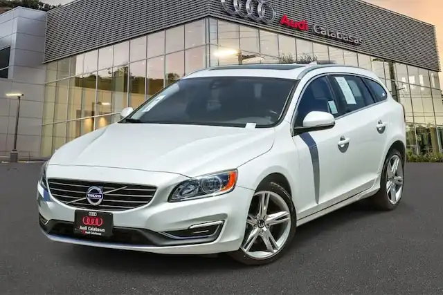 2017 Volvo V60 T5 FWD Premier's photo