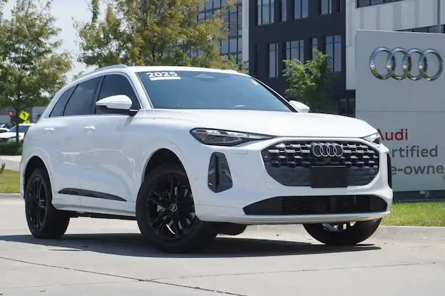2025 Audi Q5 40 Premium's photo
