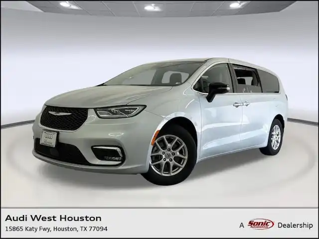 2024 Chrysler Pacifica Touring L's photo